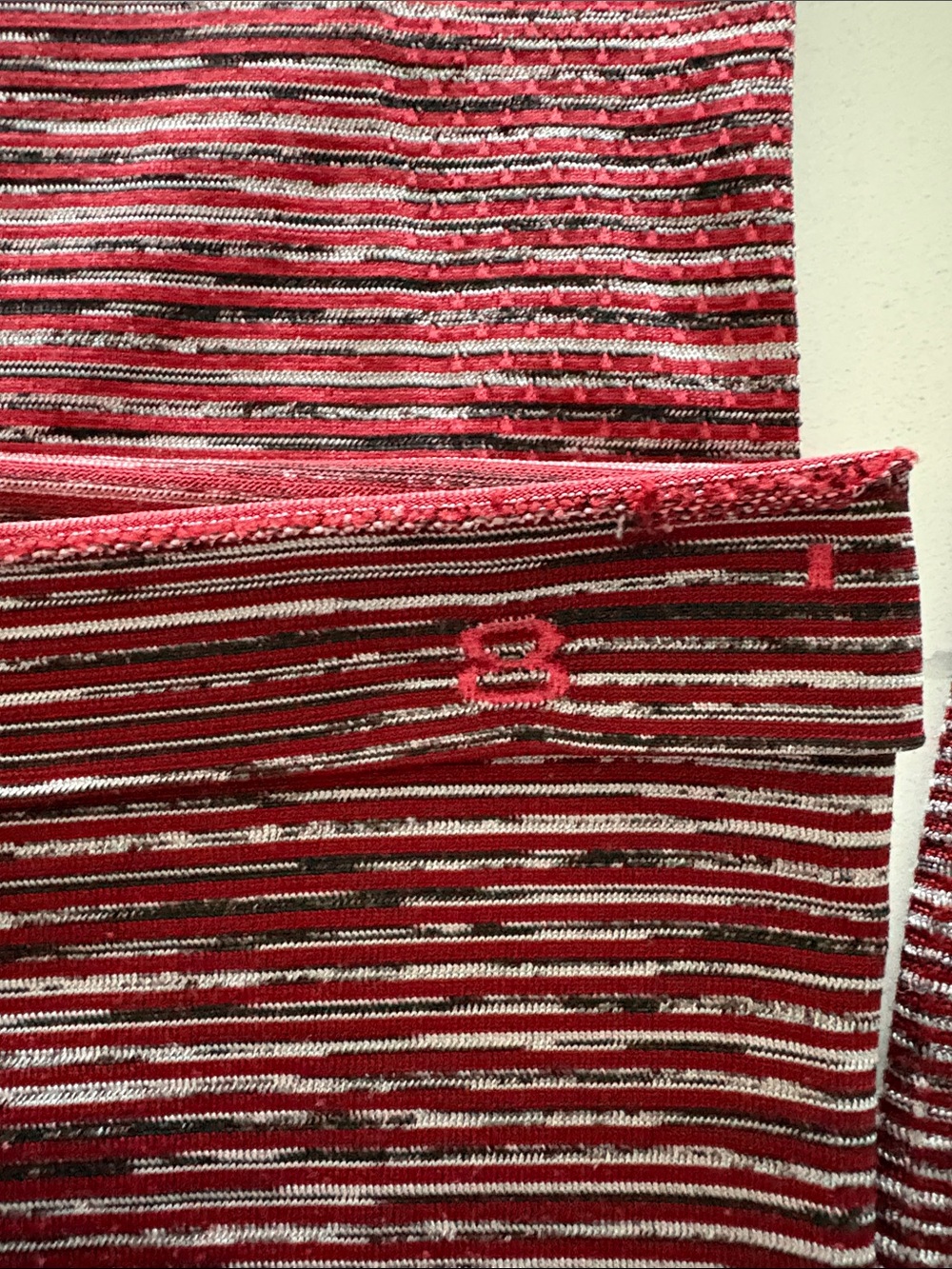 Lululemon Swiftly Tech Long Sleeve Crew ~ 8 ~ Red Alert / Dark Sport Red / Black - Picture 7 of 14